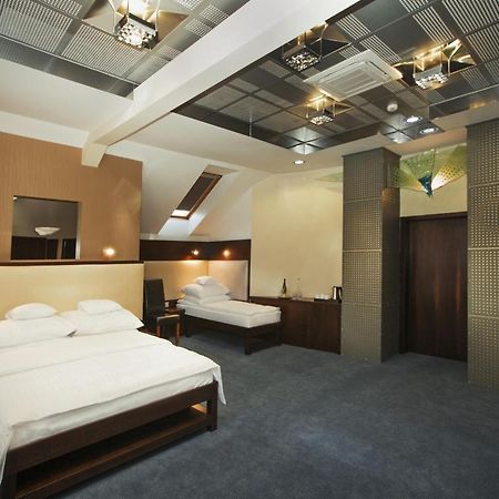 Hotel Inter Биеланы Вроцлавские Экстерьер фото