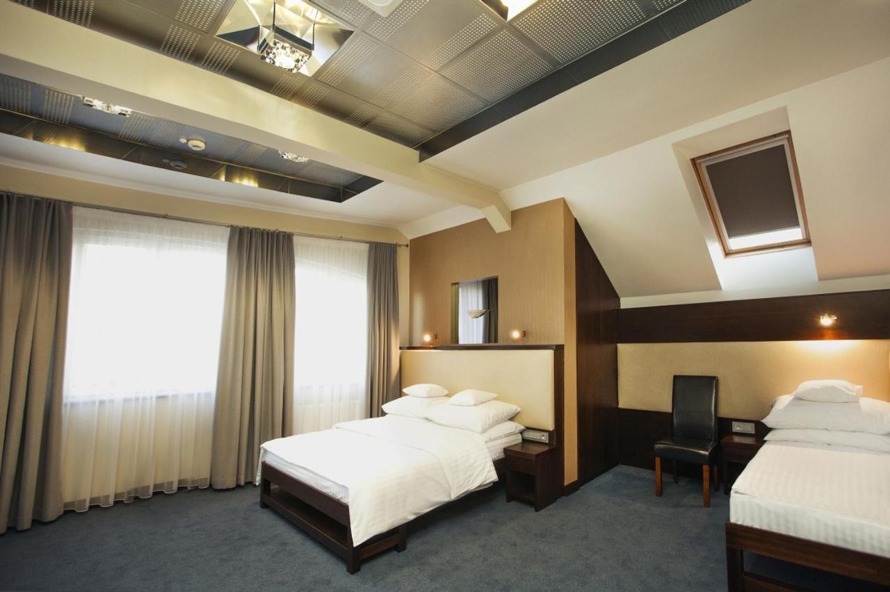 Hotel Inter Биеланы Вроцлавские Экстерьер фото
