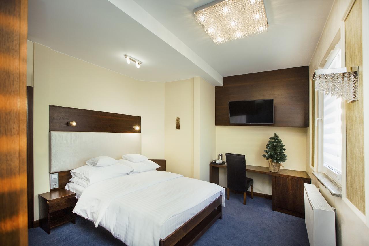 Hotel Inter Биеланы Вроцлавские Экстерьер фото