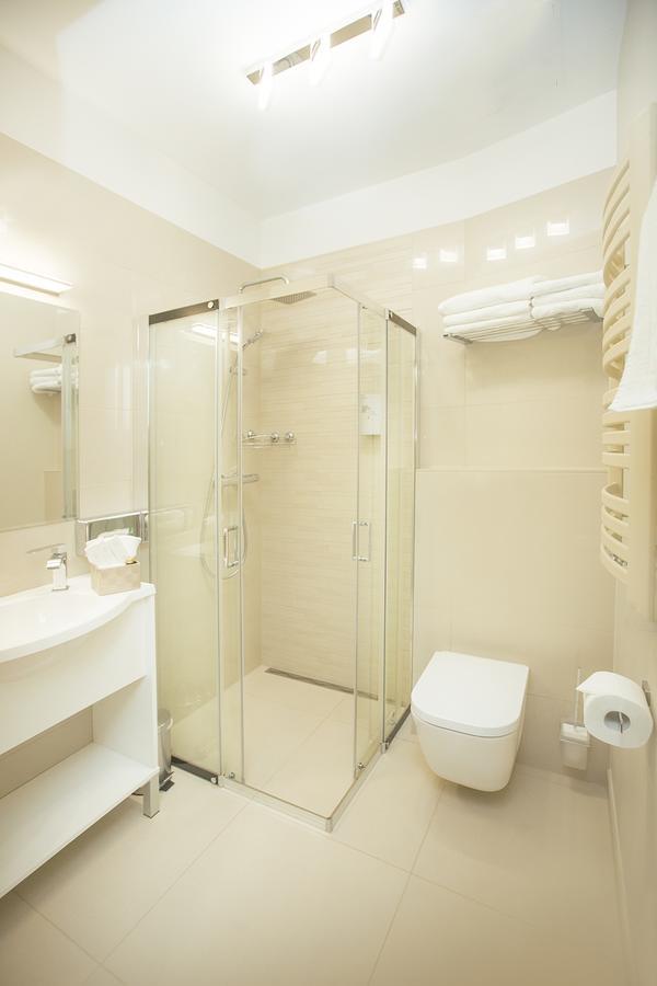 Hotel Inter Биеланы Вроцлавские Экстерьер фото